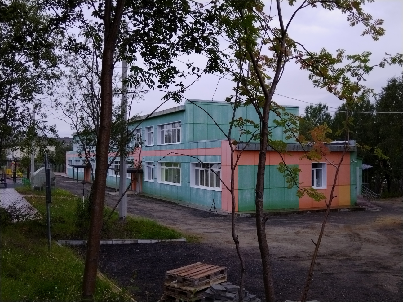 Никель, Октябрьская улица, 15А