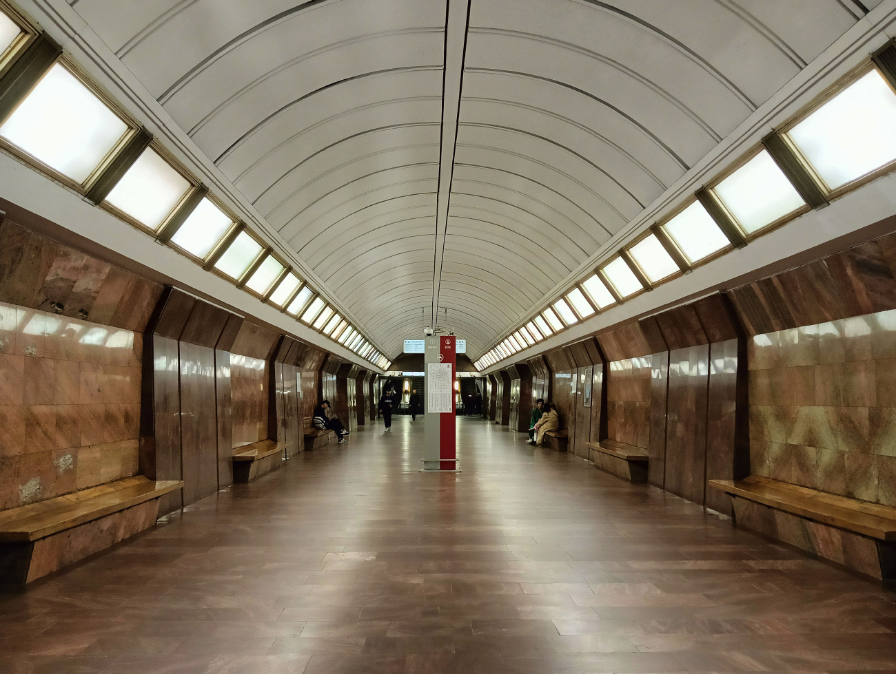 Moskwa, Серпуховско-Тимирязевская линия Московского Метрополитена, станция метро «Дмитровская»