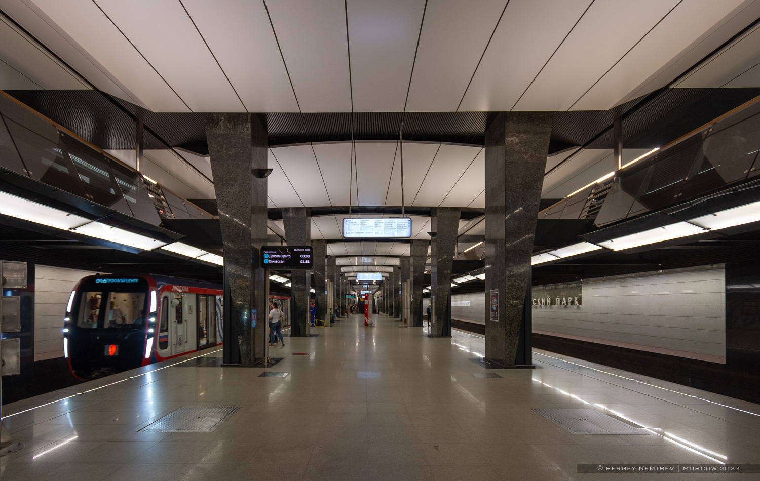 Москва, Большая Кольцевая линия Московского метрополитена, станция метро «Петровский парк»