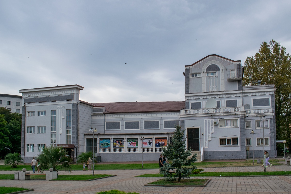 Туапсе, Улица Октябрьской Революции, 2