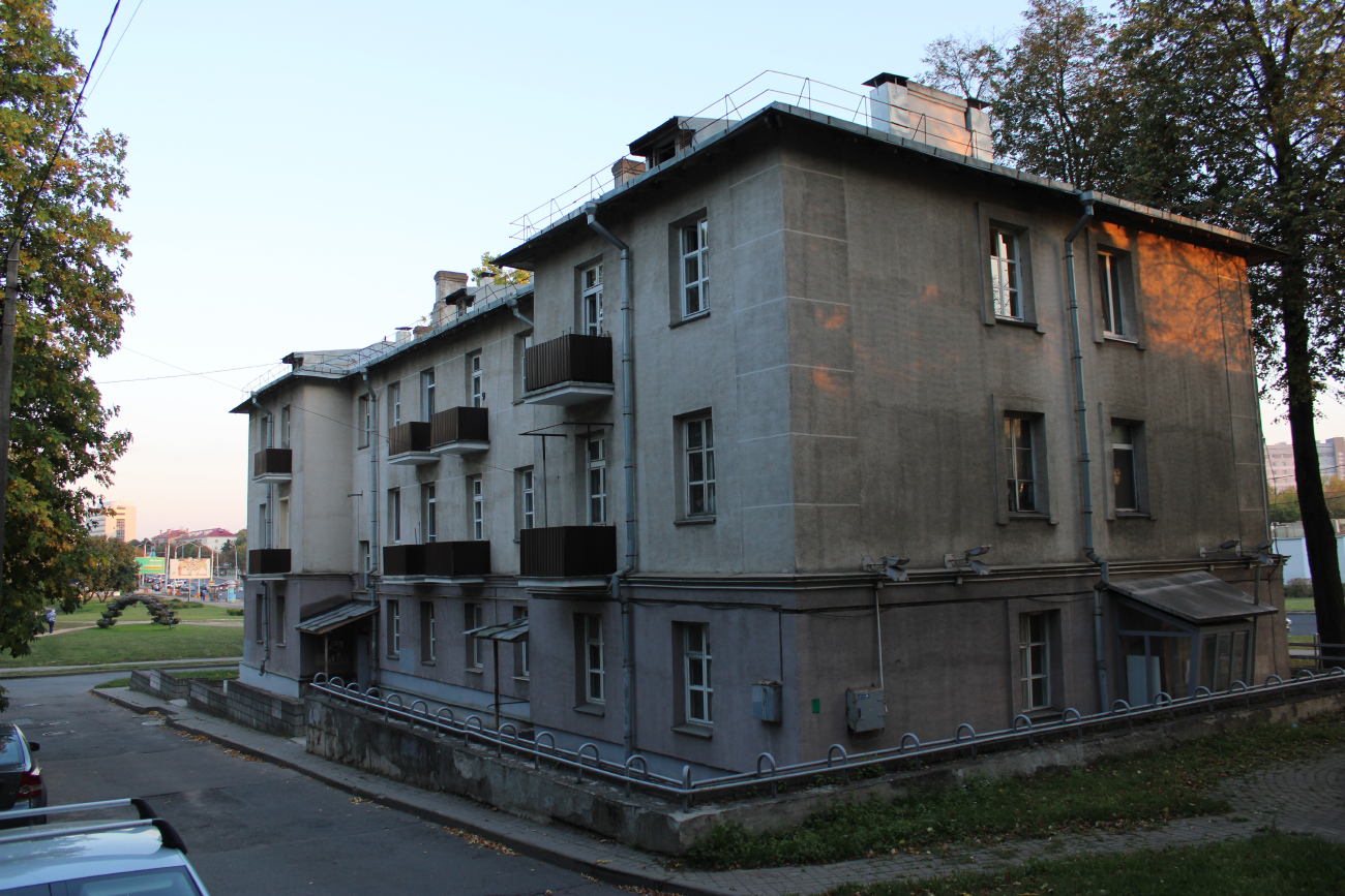 Минск, Партизанский проспект, 33 / Улица Нахимова, 1