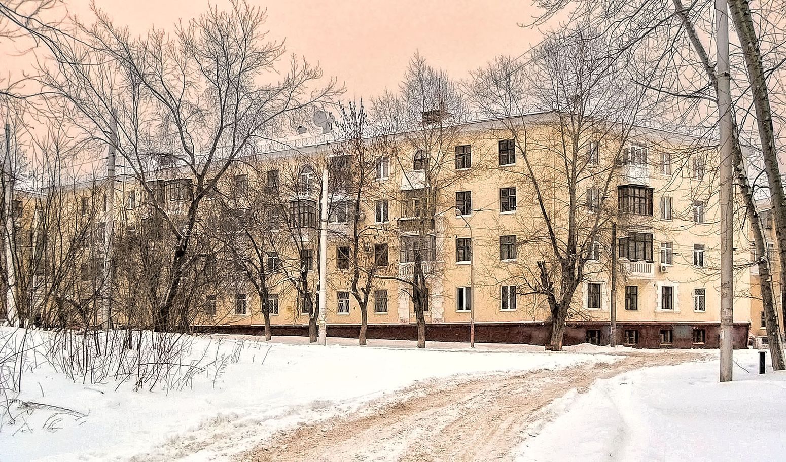 Уфа, Кольцевая улица, 12 / Нежинская улица, 1