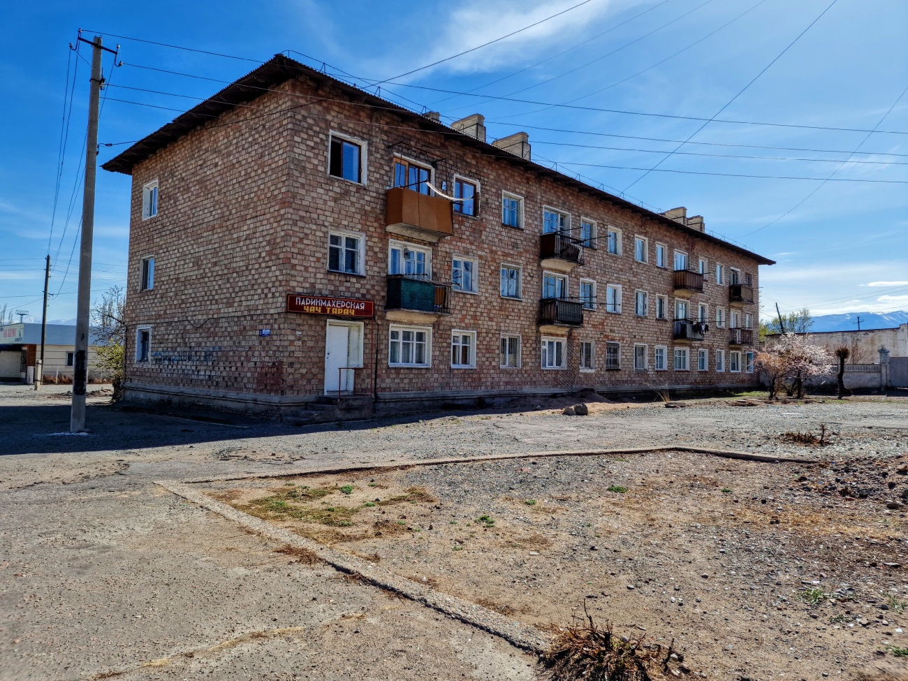 Балыкчы, Улица Саякбая Каралаева, 3