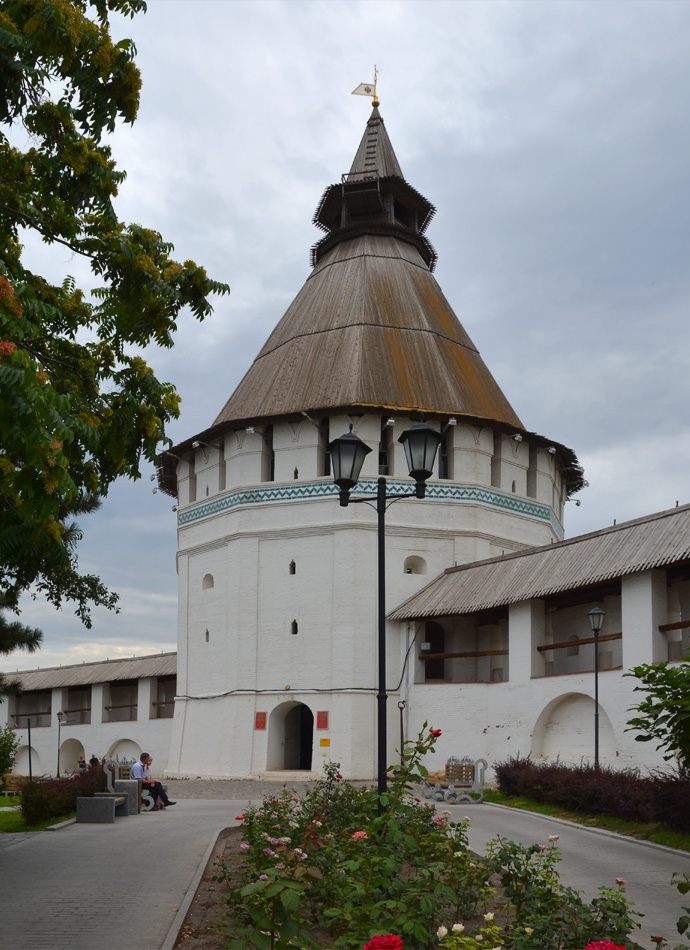 Астрахань, Улица Тредиаковского, 2 Красные ворота