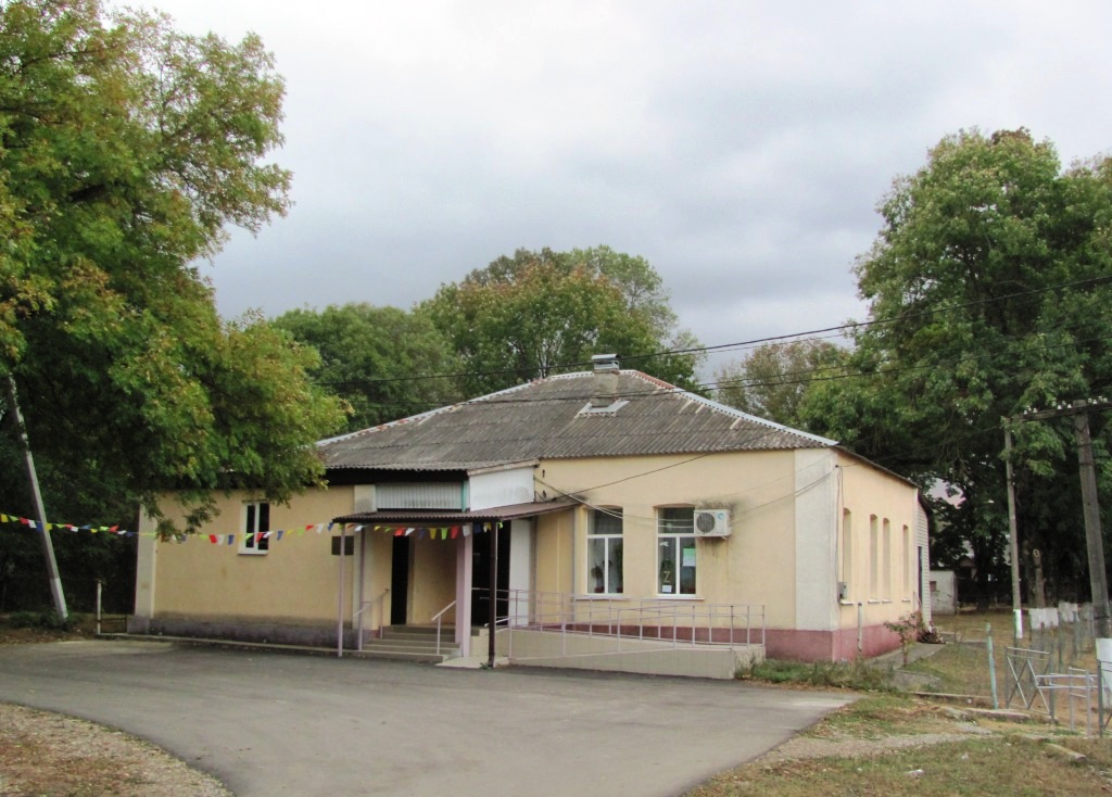 Абинский район, прочие н. п., Станица Шапсугская, улица Комсомольская, 1