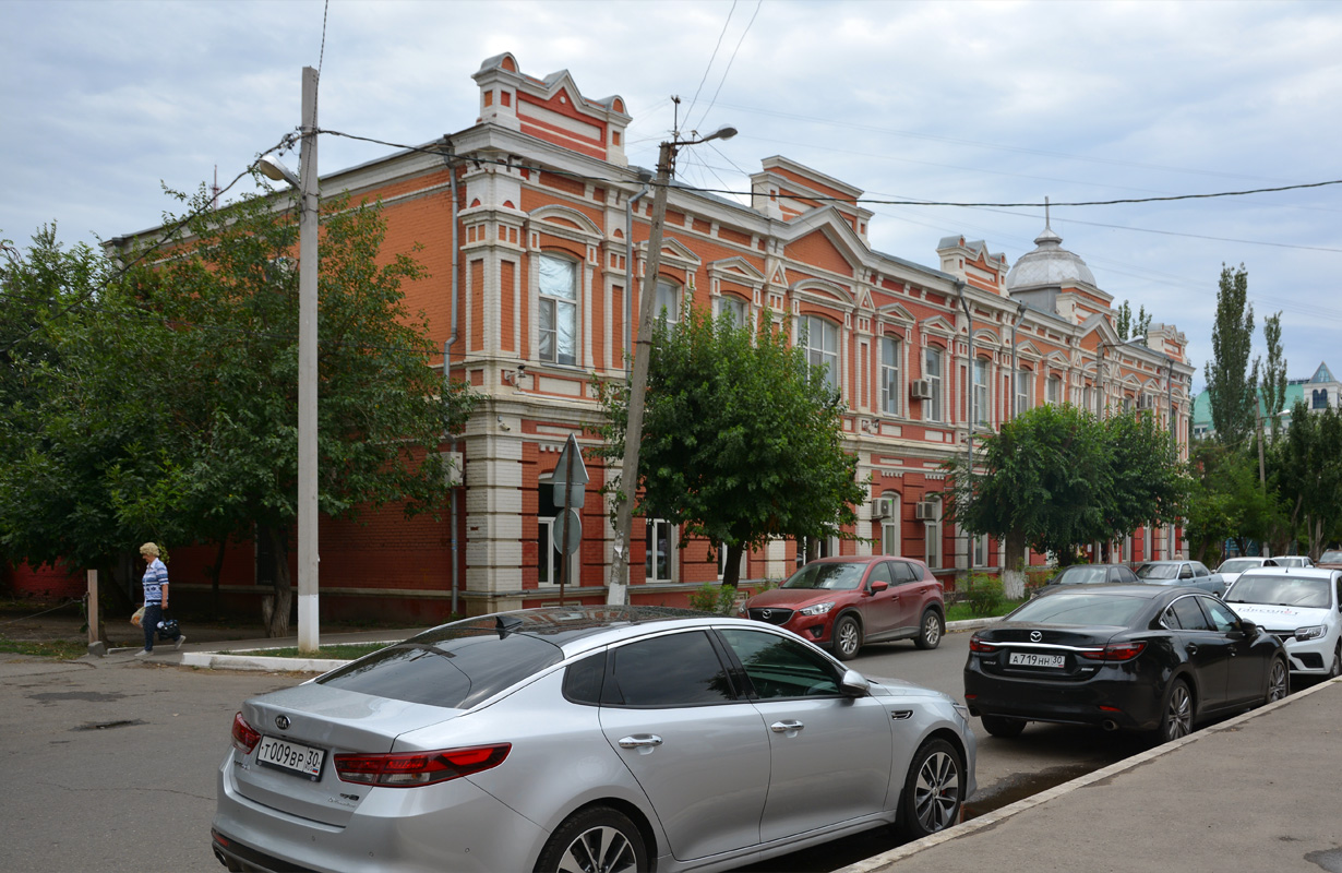 Astrakhan, Улица Максаковой, 6