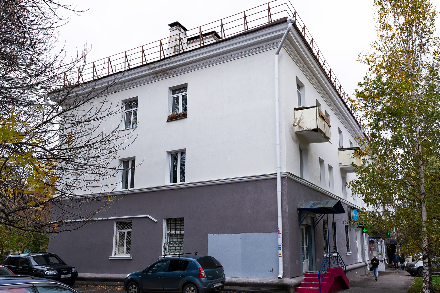Уфа, Улица Достоевского, 107 / Улица Пархоменко, 82