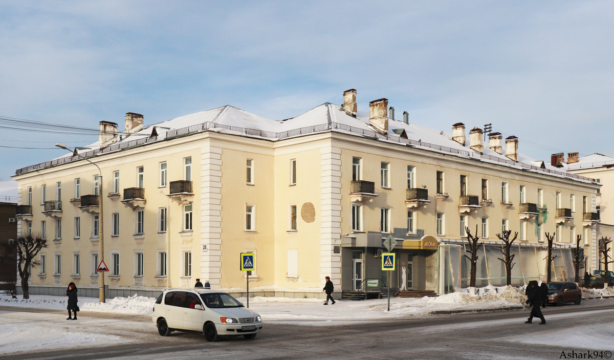 Железногорск, Улица Ленина, 16 / Октябрьская улица, 28