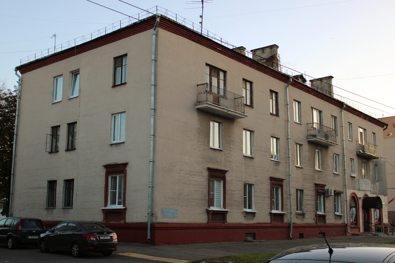 Минск, Пинская улица, 16 / Улица 3 Сентября, 3