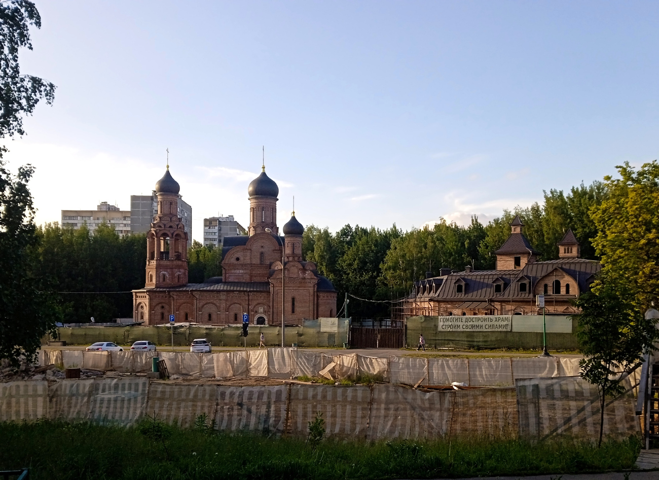 Москва, Улица Тёплый Стан, вл. 6; Улица Тёплый Стан, вл. 4