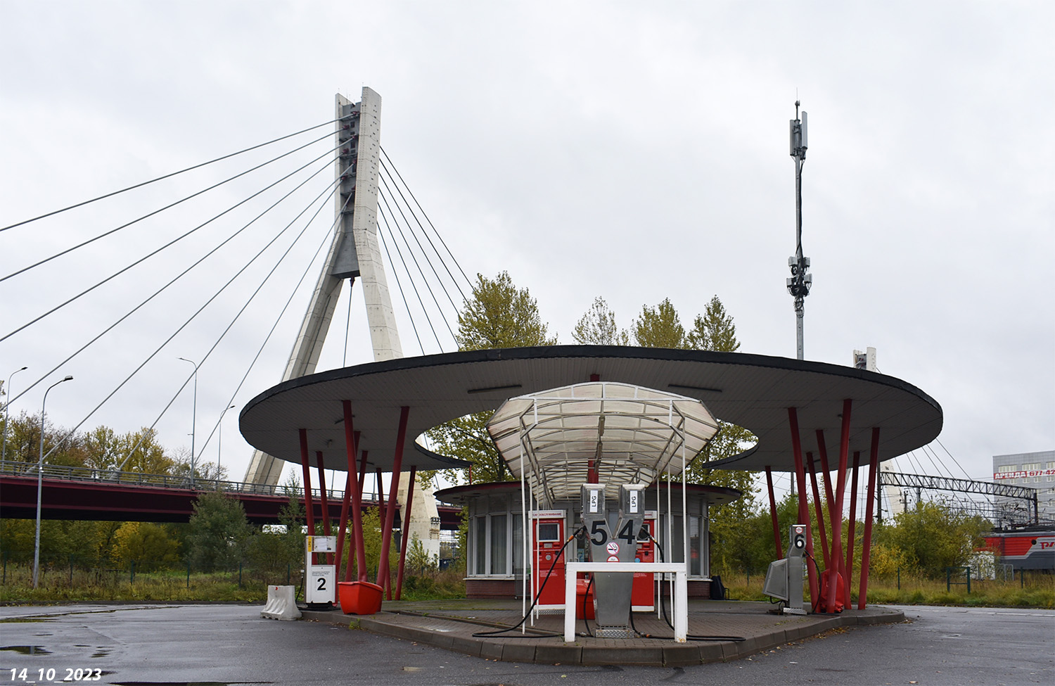 Санкт-Петербург, Проспект Александровской Фермы, 27