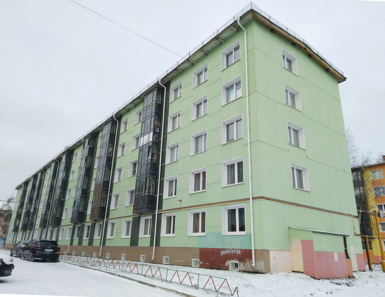 Мирный, Улица Ломоносова, 12