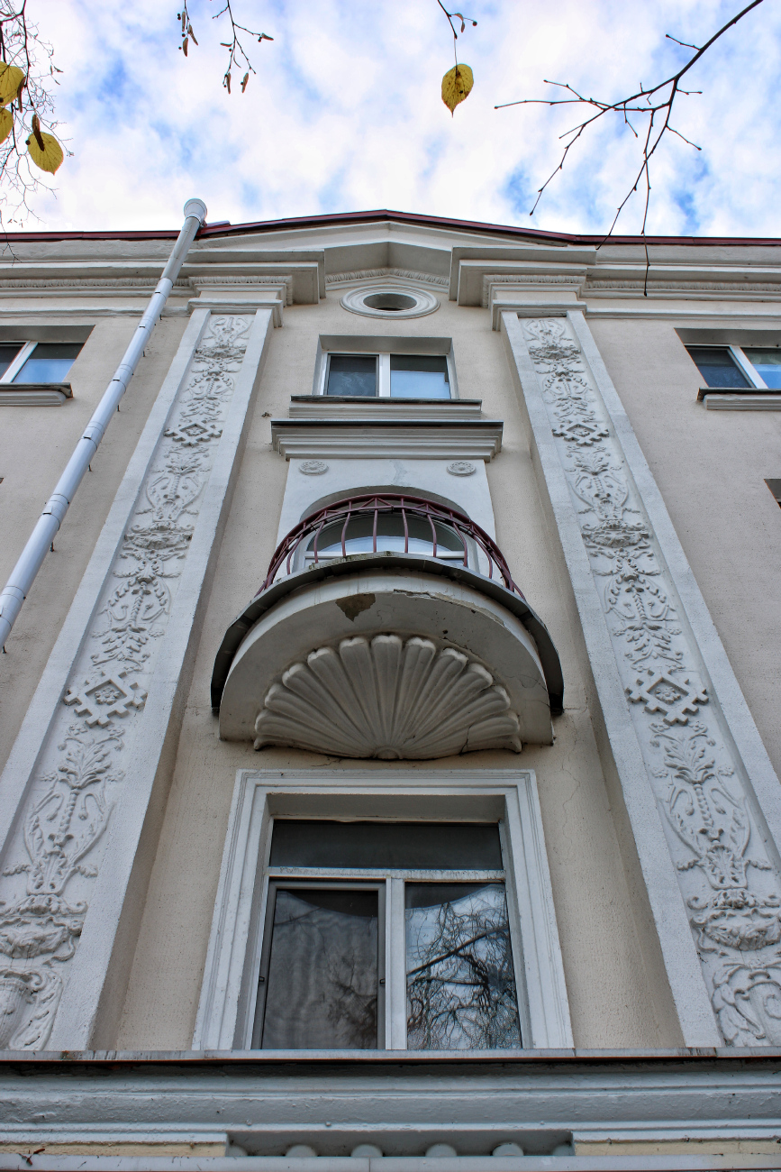 Минск, Партизанский проспект, 106 / Центральная улица, 11