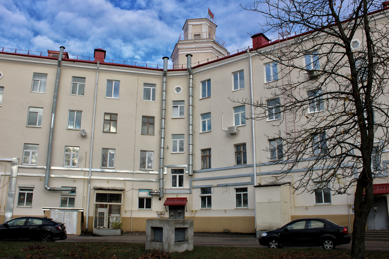 Минск, Партизанский проспект, 106 / Центральная улица, 11
