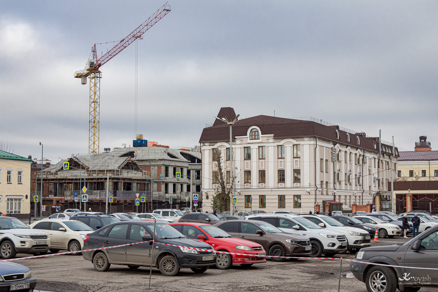 Казань, Улица Тази Гиззата, 14 / Улица Гаяза Исхаки, 17; Улица Тази Гиззата, 7 / Улица Гаяза Исхаки, 17