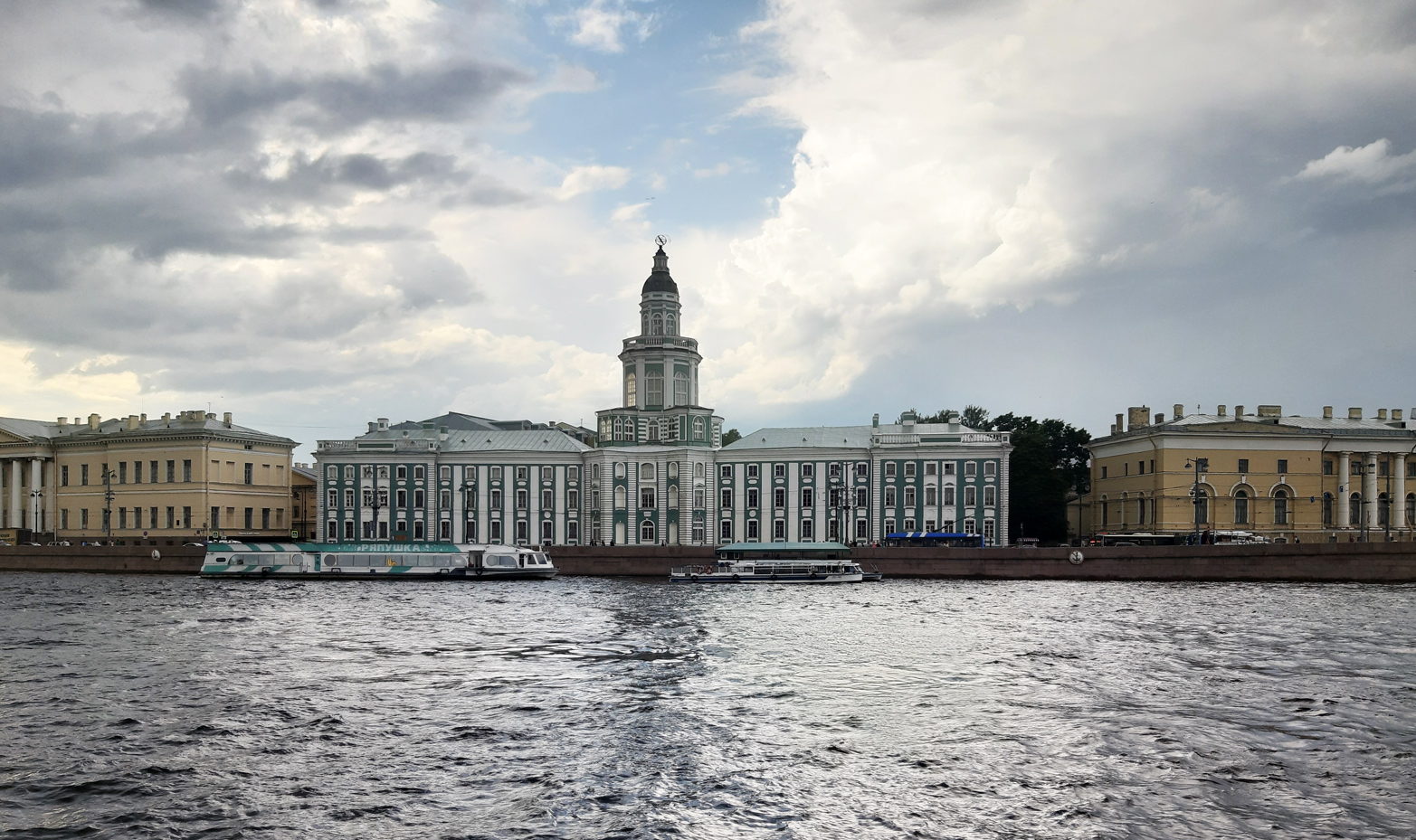 Санкт-Петербург, Университетская набережная, 3