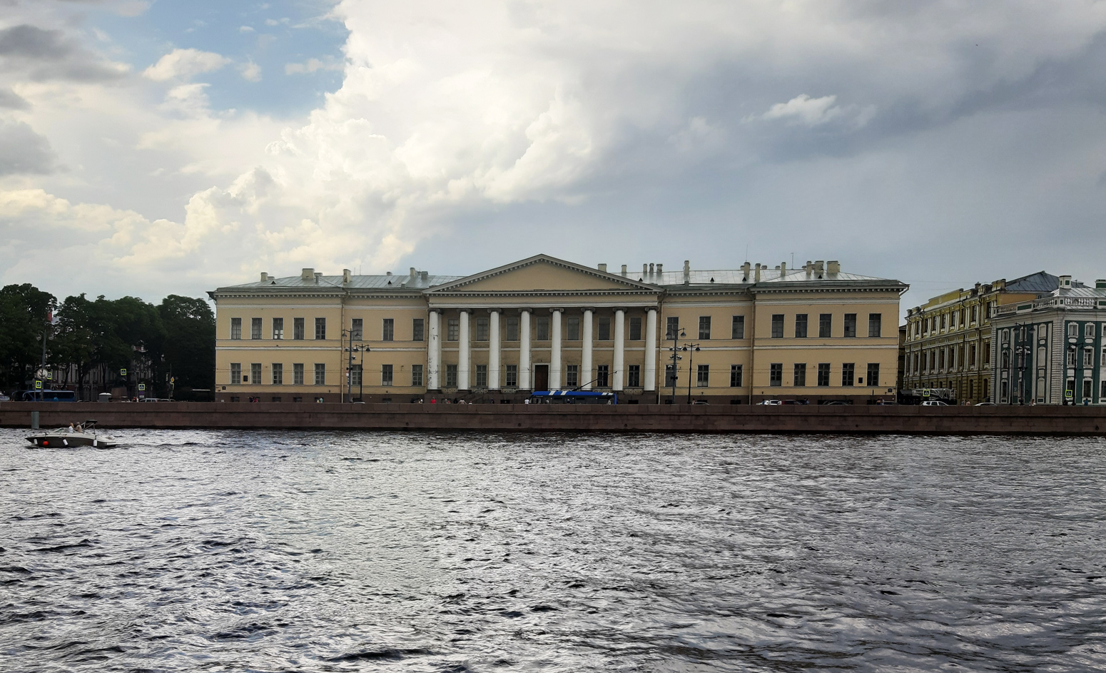 Санкт-Петербург, Университетская набережная, 5