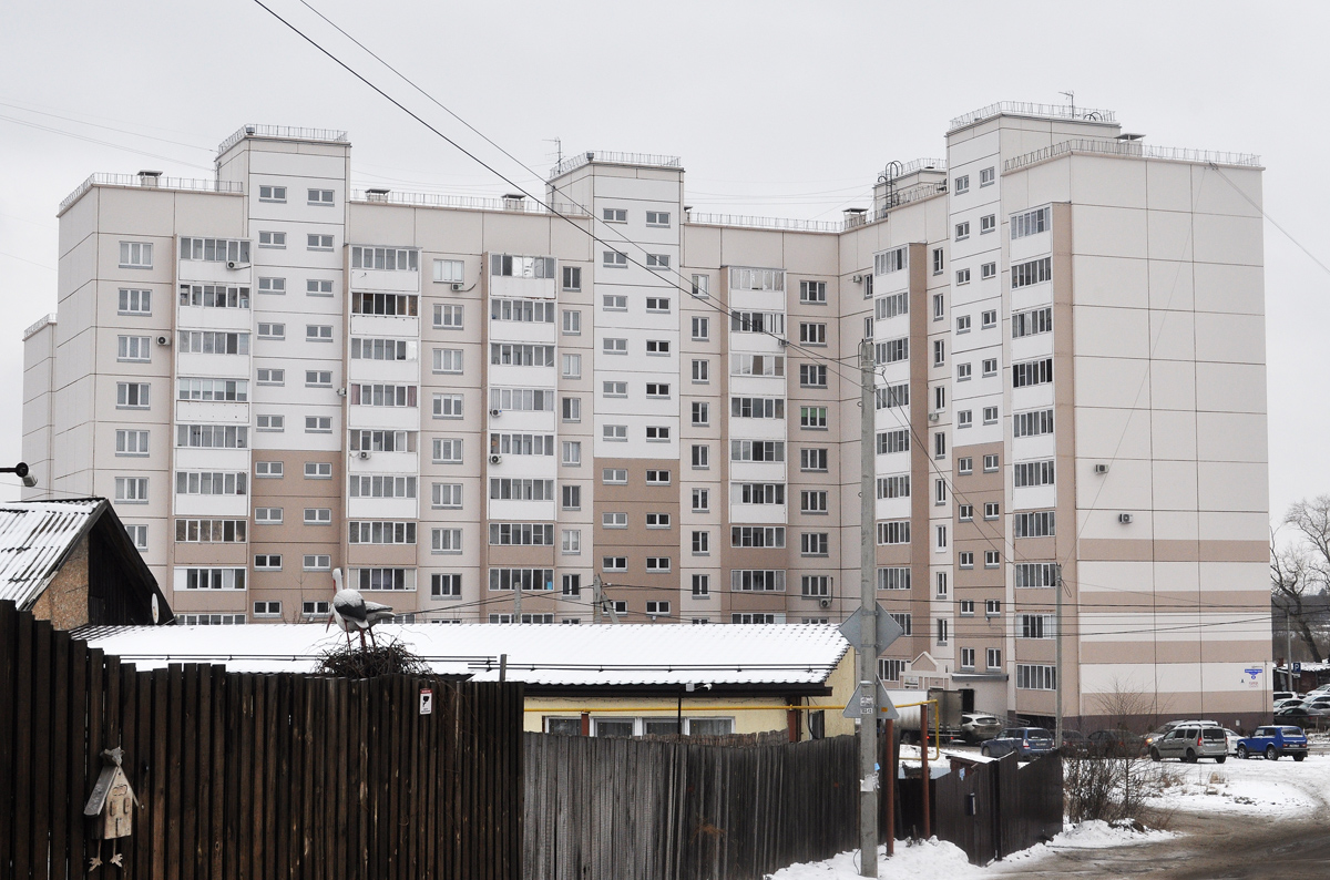 Омск, Граничная улица, 11; Улица Леонида Маслова, 8