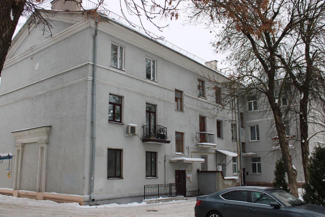 Минск, Красноармейская улица, 28 / Казарменный переулок, 2