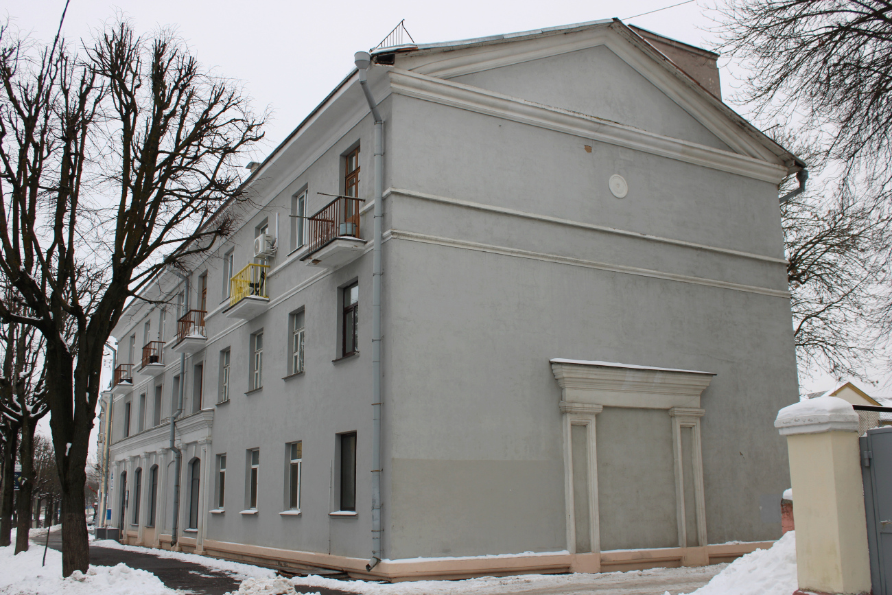 Минск, Красноармейская улица, 28 / Казарменный переулок, 2