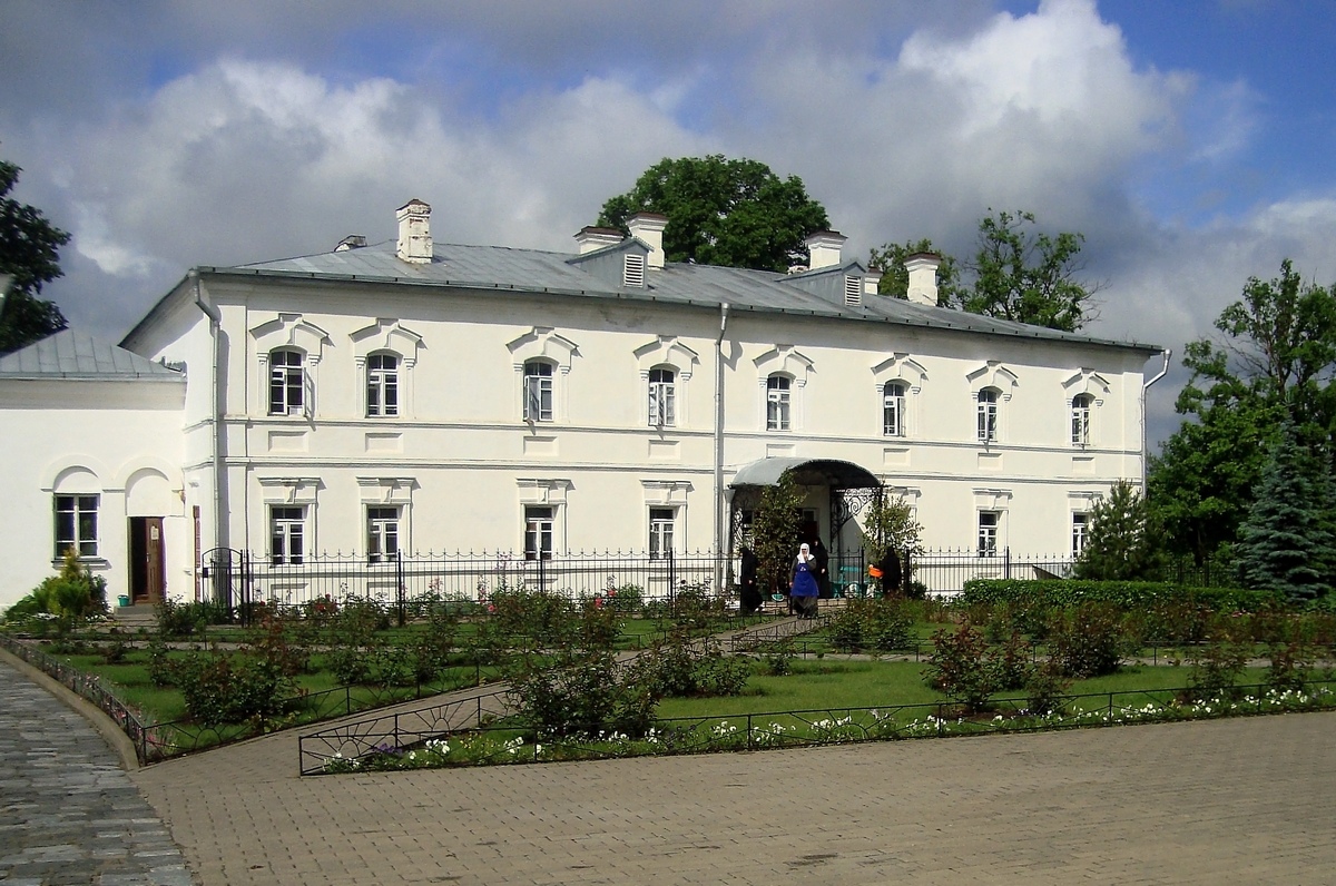 Полоцк, Улица Евфросинии Полоцкой, 89 корп. 6 (сестринский корпус)