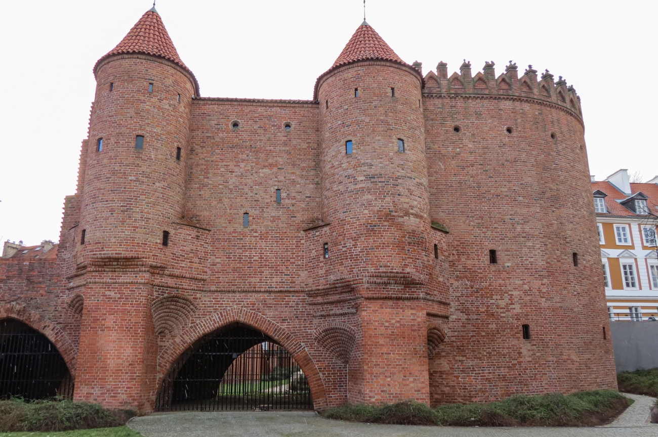 Варшава, Ulica Nowomiejska, 15-17