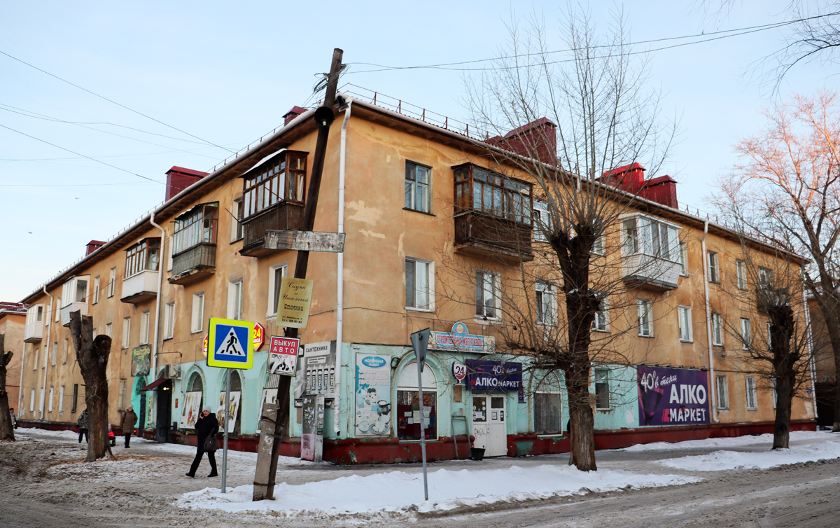 Омск, Молодогвардейская улица, 49 / Улица Константина Заслонова, 13