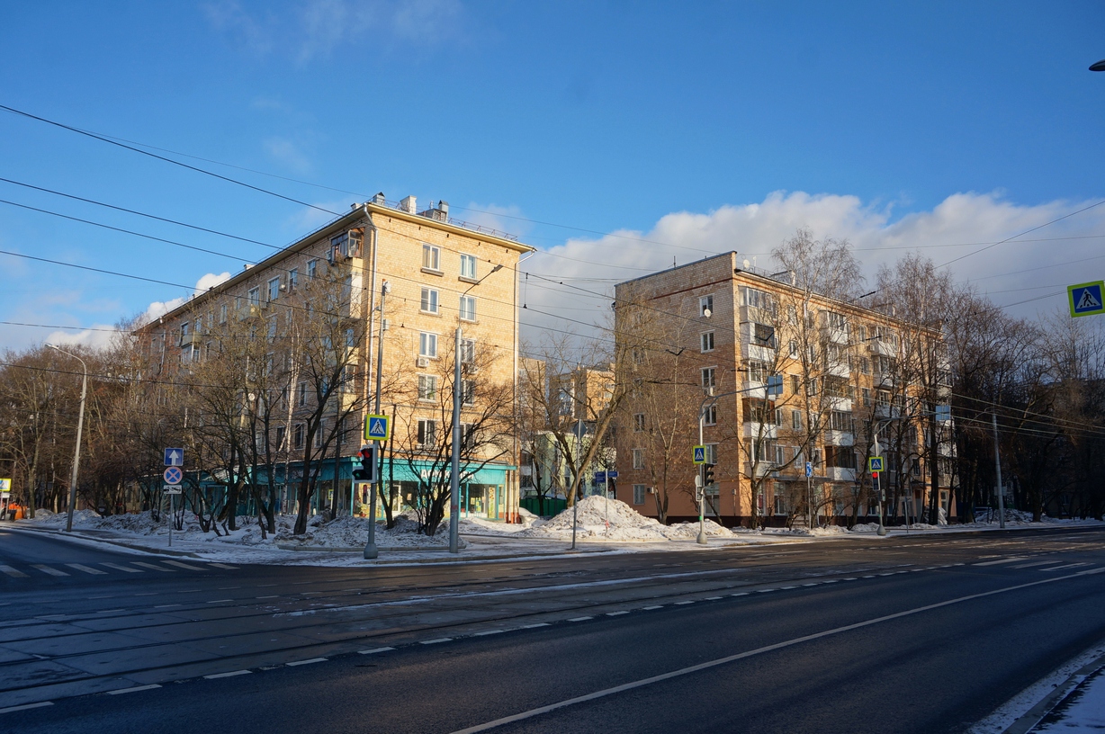 Moscó, Измайловская площадь, 2; Первомайская улица, 17