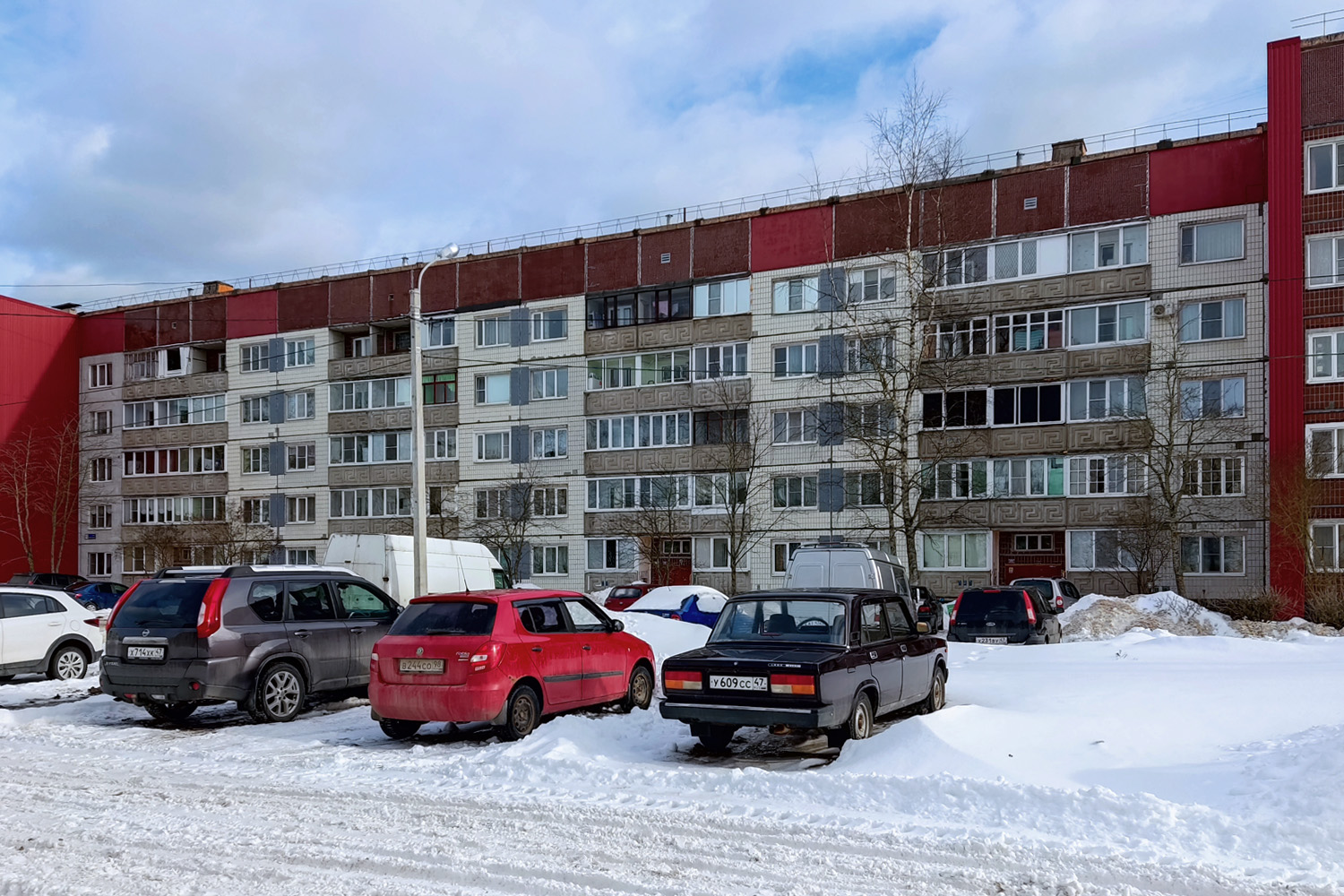 Кириши, Улица Строителей, 15 (подъезды 1-4)