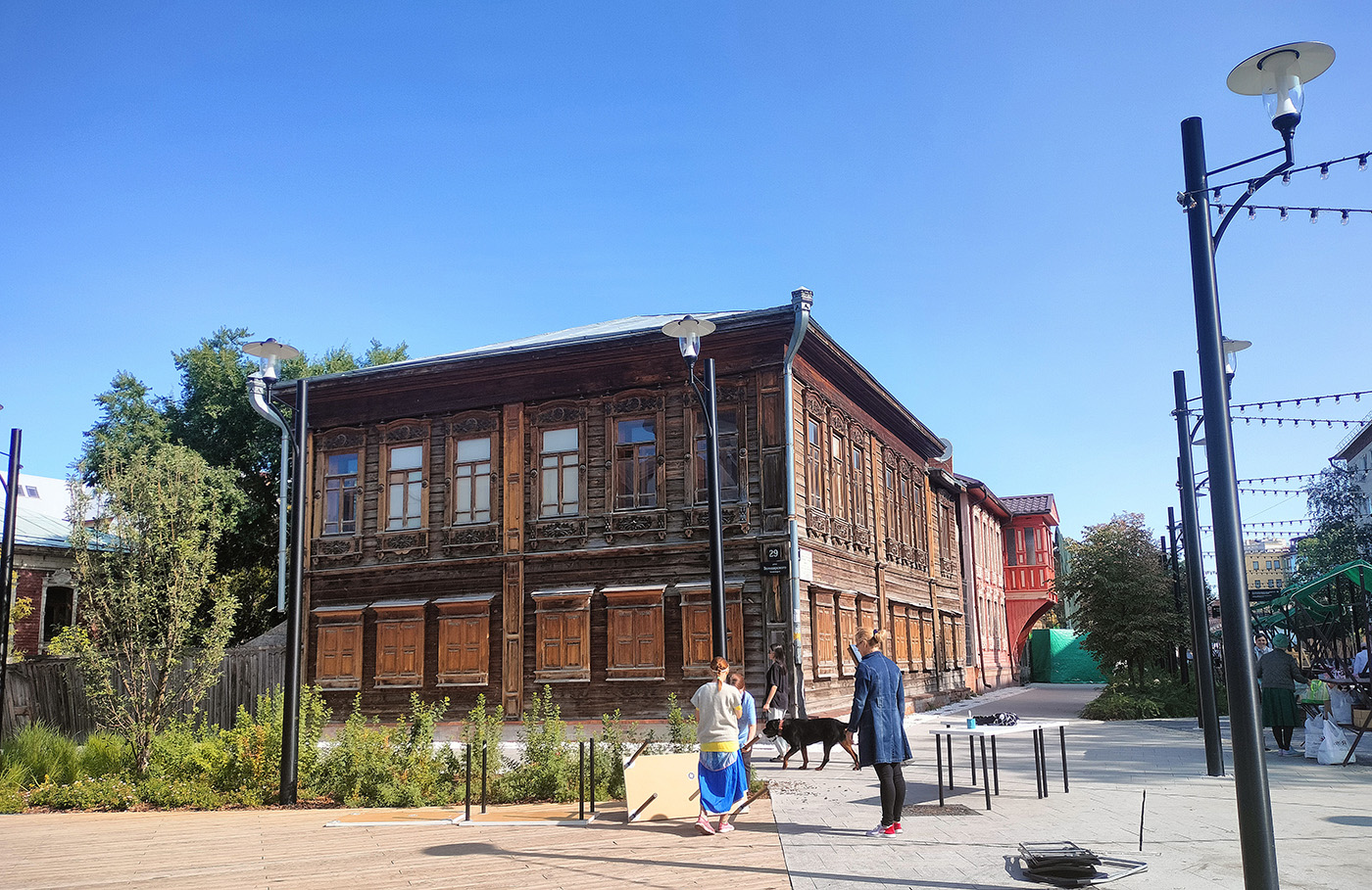 Тюмень, Улица Дзержинского, 36 / Улица Володарского, 29; Улица Дзержинского, 34А Тюмень, Улица Дзержинского, 36 / Улица Володарского, 29; Улица Дзержинского, 34А