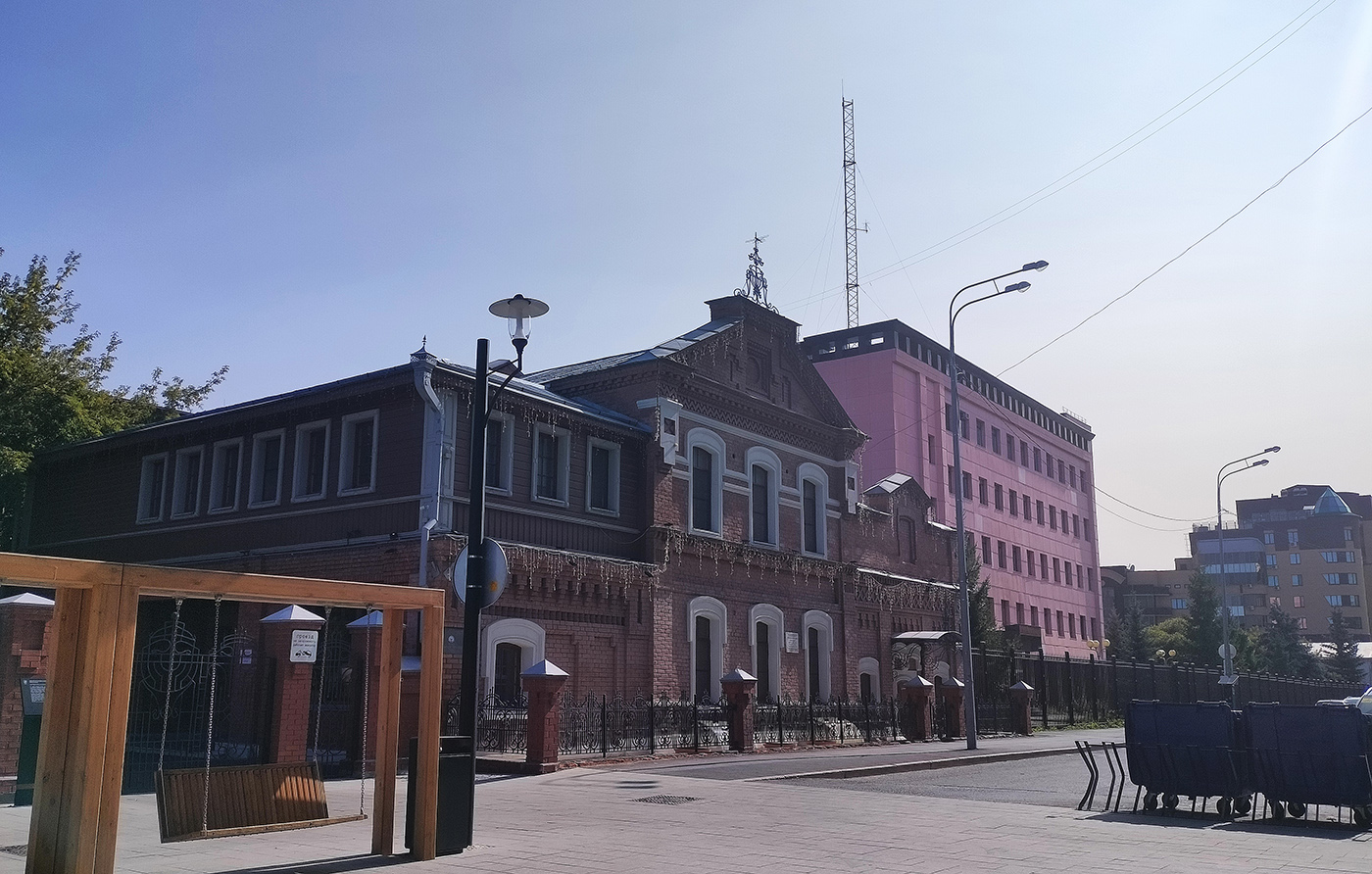 Тюмень, Улица Хохрякова, 21; Улица Хохрякова, 29 Тюмень, Улица Хохрякова, 21; Улица Хохрякова, 29