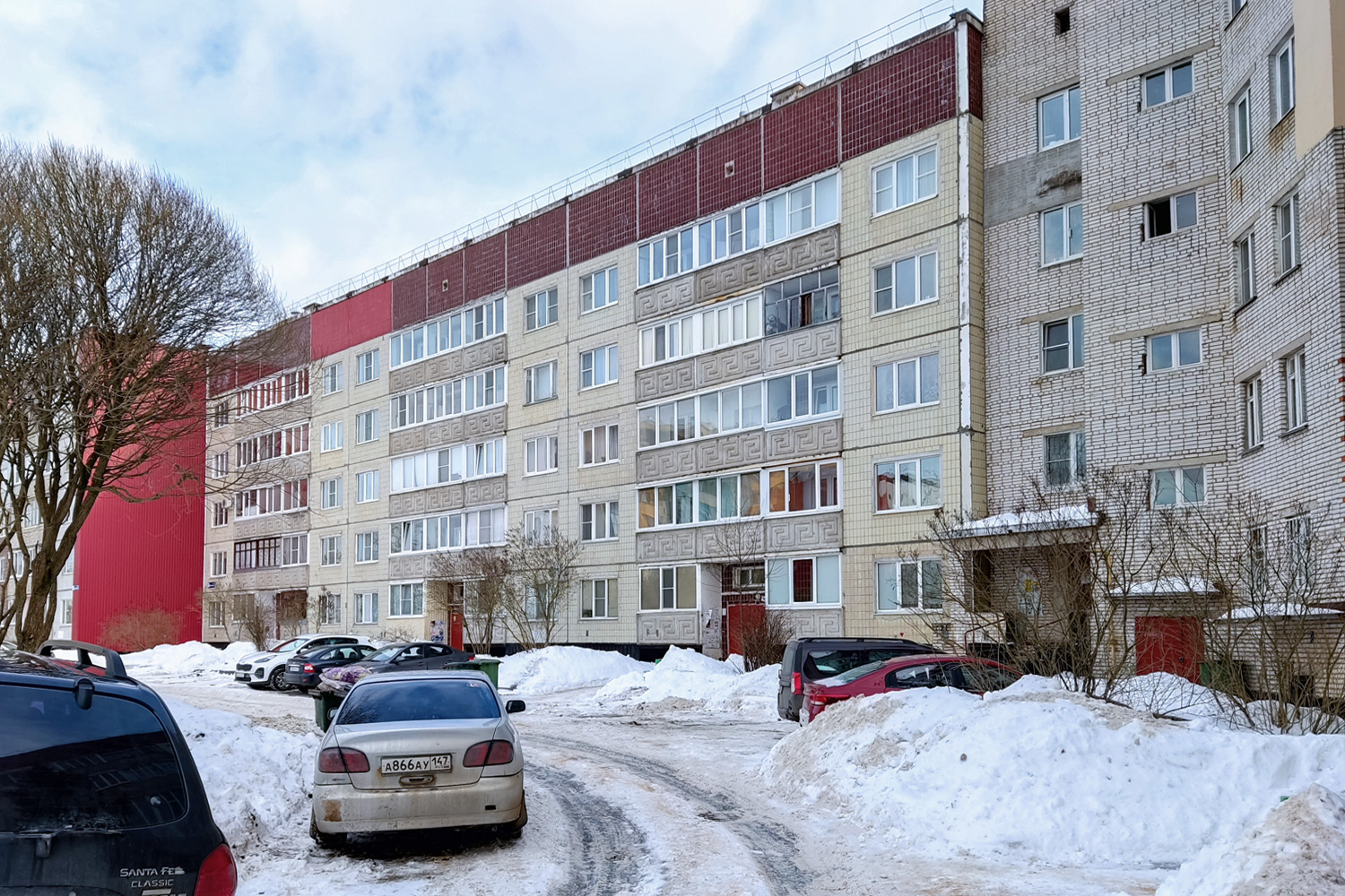 Кириши, Улица Строителей, 17 (подъезды 1-3)