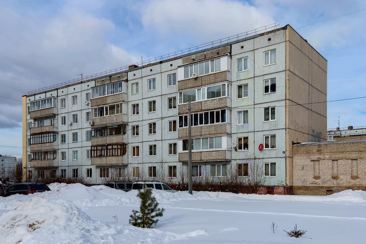 Kiriši, Улица Декабристов Бестужевых, 21