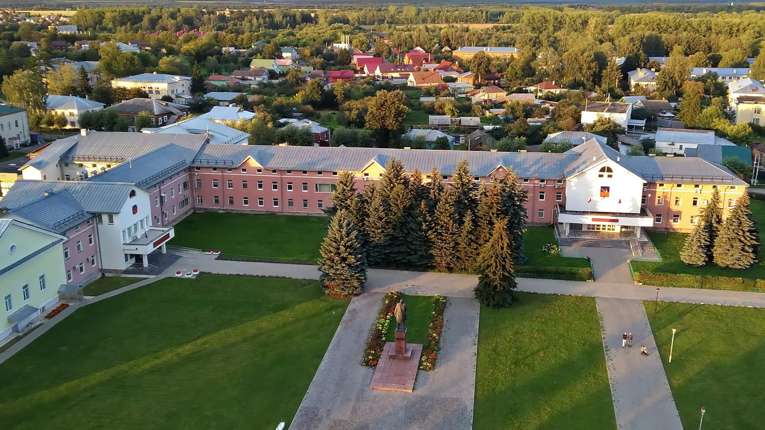 Suzdal, Улица Ленина, 106; Улица Энгельса, 4А; Улица Ленина, 106*; Красная площадь, 5