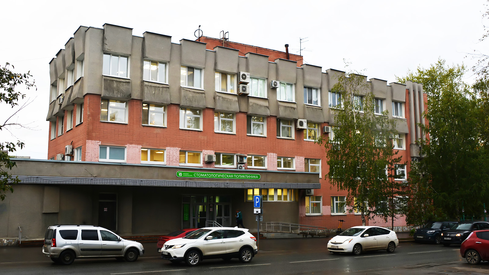 Perm, Улица Братьев Игнатовых, 4