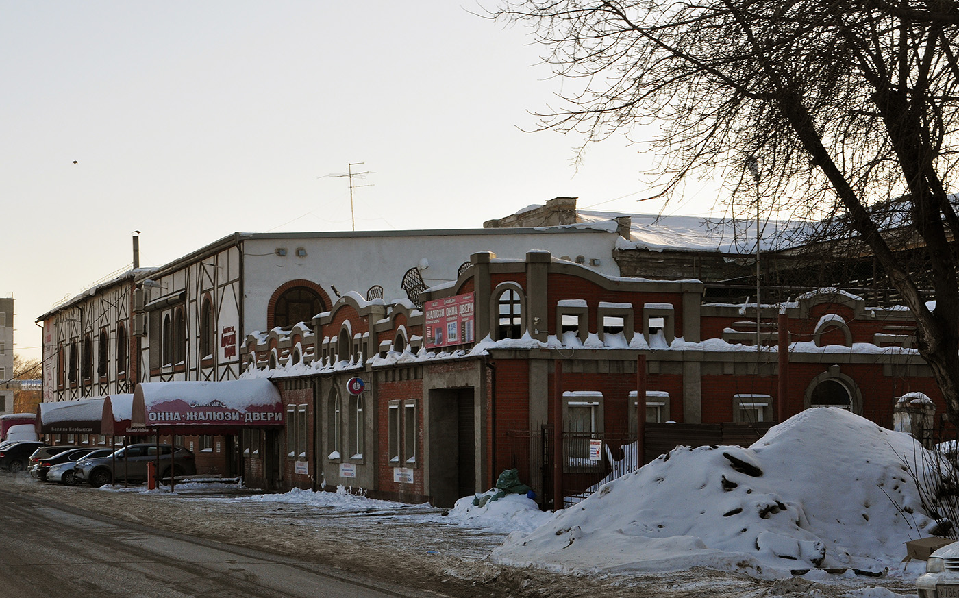 Омск, Улица Карбышева, 44 / Красный переулок, 4; Красный переулок, 6 / Улица Карбышева, 42а