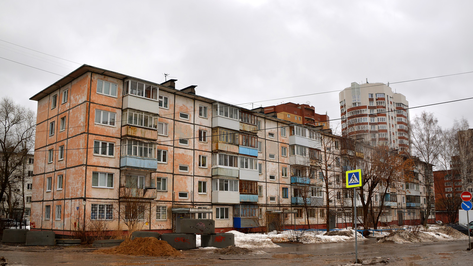 Perm, Улица Крисанова, 77