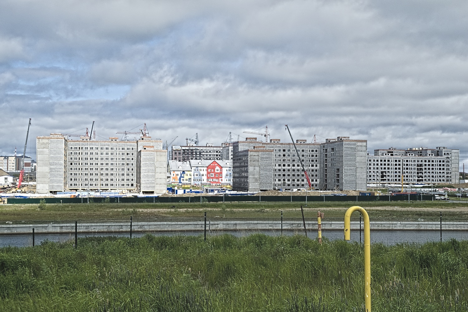 Салехард, Проспект Молодежи, 2 стр.; Проспект Молодежи, 1 стр.; Улица Юрия Юнкерова, б/н