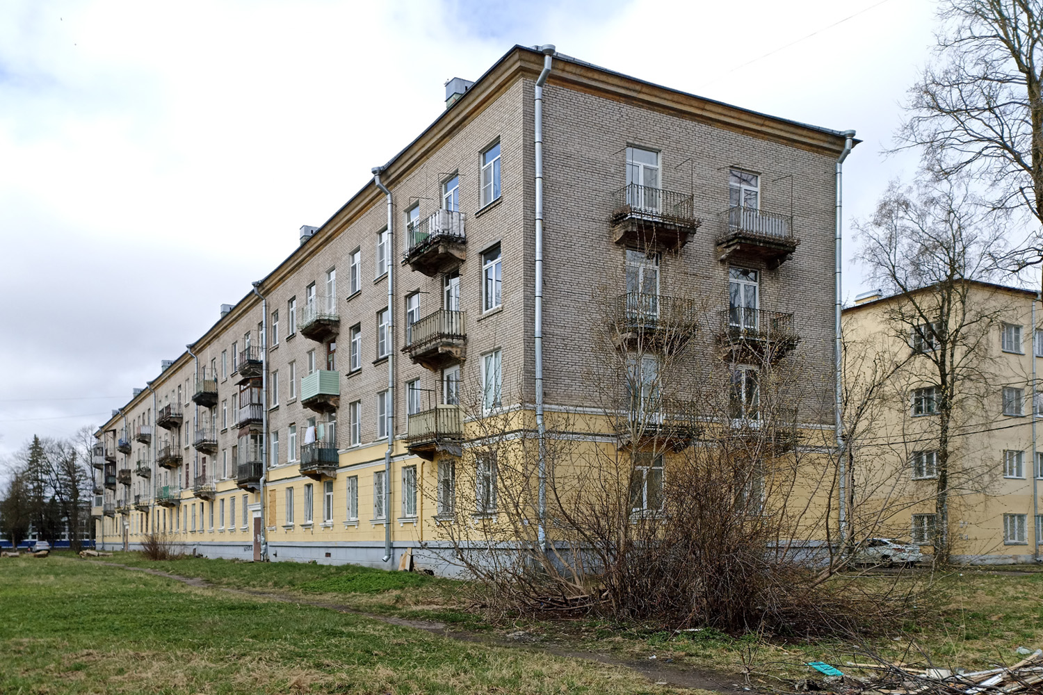 Волхов, Улица Марата, 1