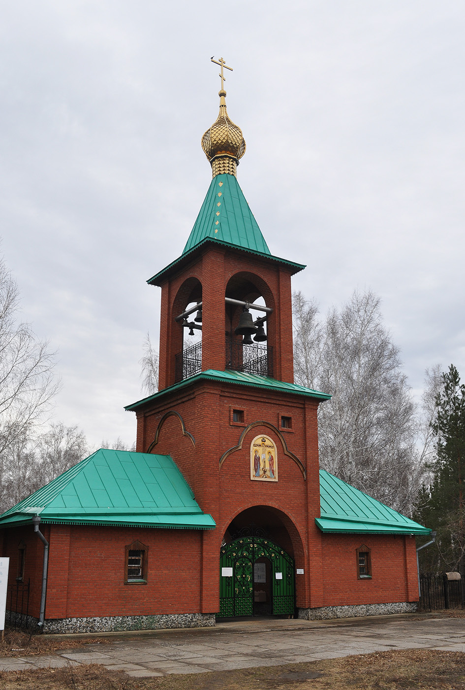 Omsky District, other localities, пос. Набережный, Монастырская улица, 12/4, Ачаирский женский монастырь Честного Креста Господня, Северные Святые врата со звонницей и надвратным храмом Анастасии Узорешительницы