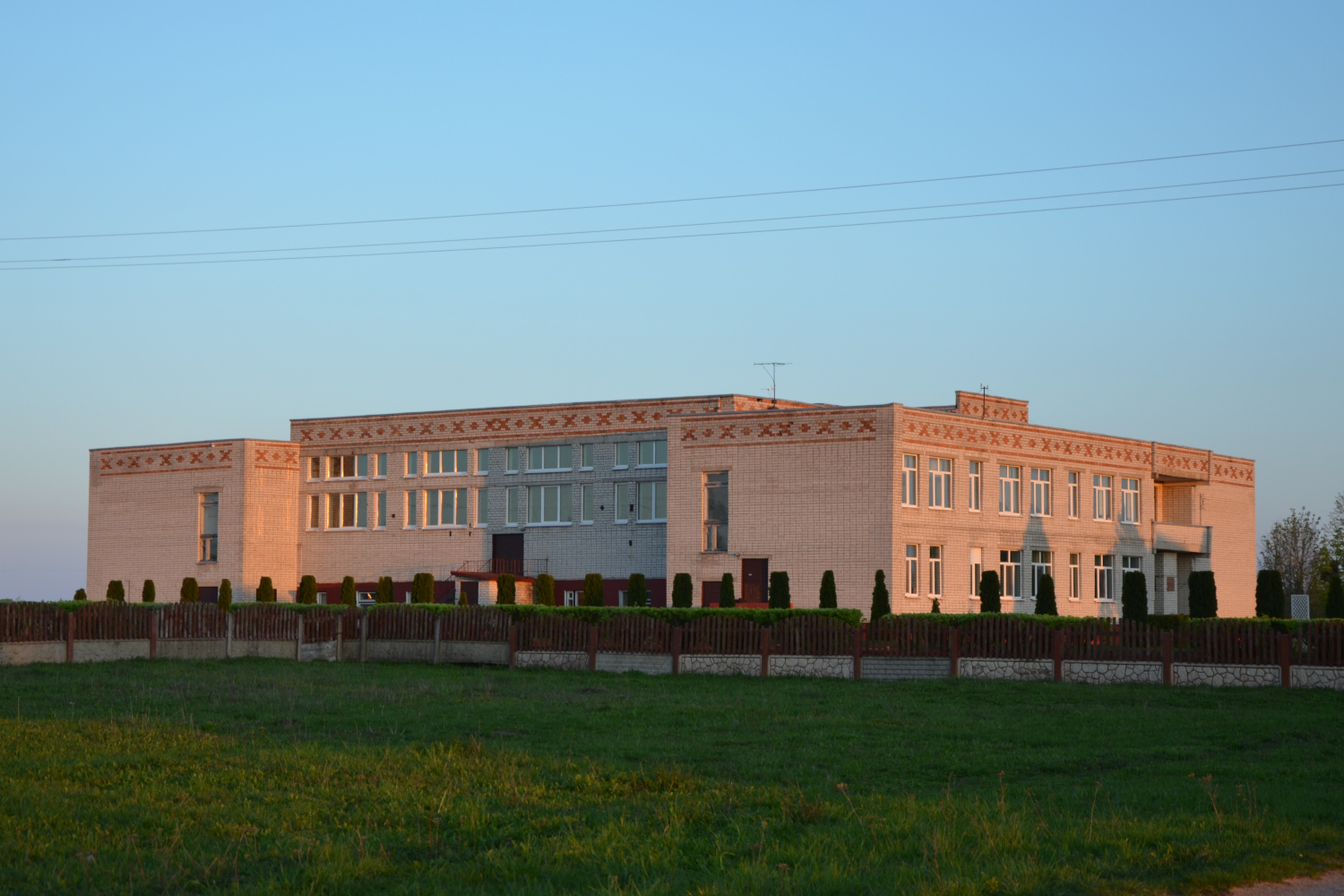 Парафьяново, Школьная улица, 1