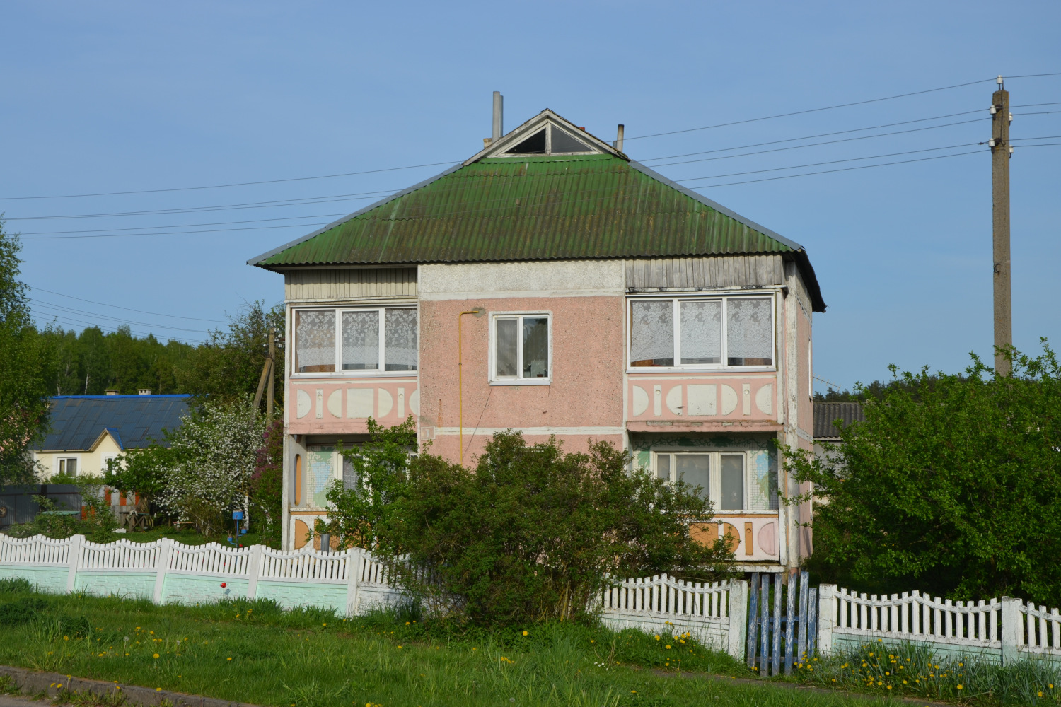 Новосёлки, Улица Дружбы, 1