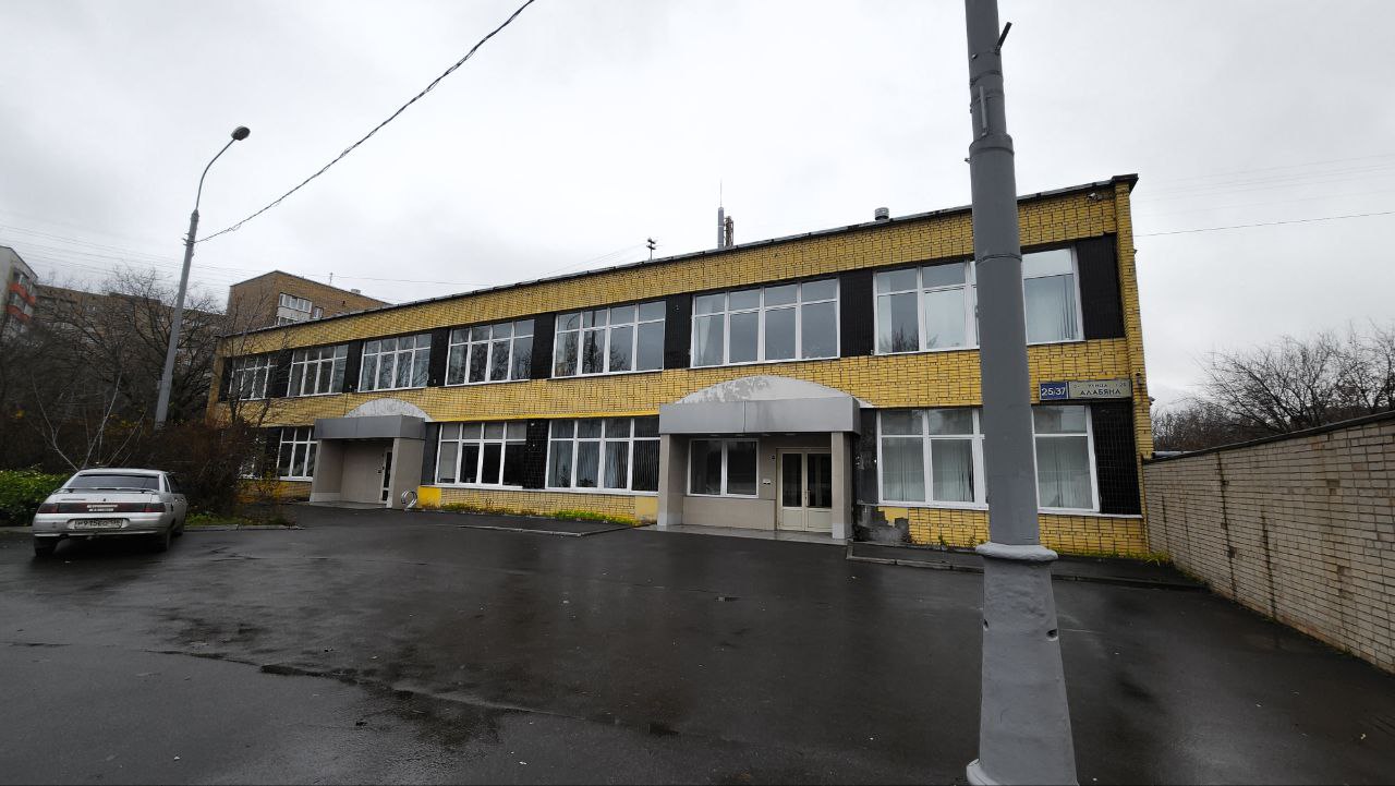 Москва, Улица Алабяна, 25 / Улица Зорге, 37