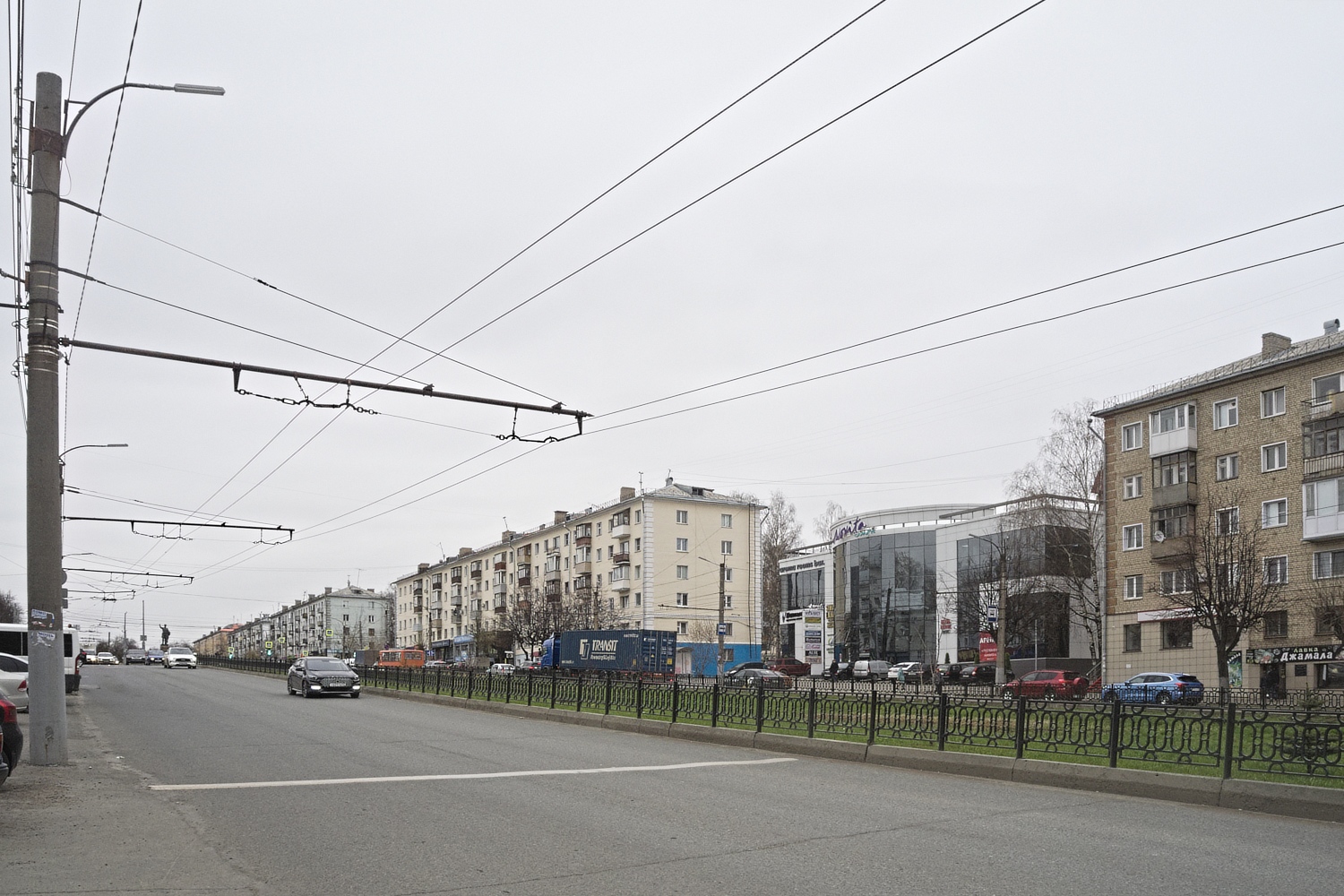 Киров, Октябрьский проспект, 90 / Улица Воровского, 44; Октябрьский проспект, 92