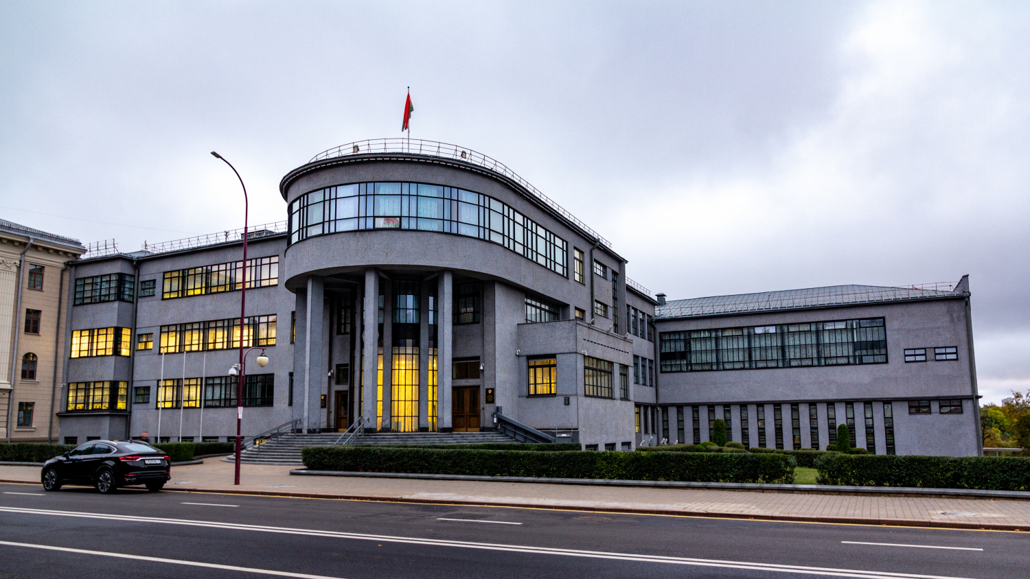 Минск, Красноармейская улица, 9 / Улица Карла Маркса, 47