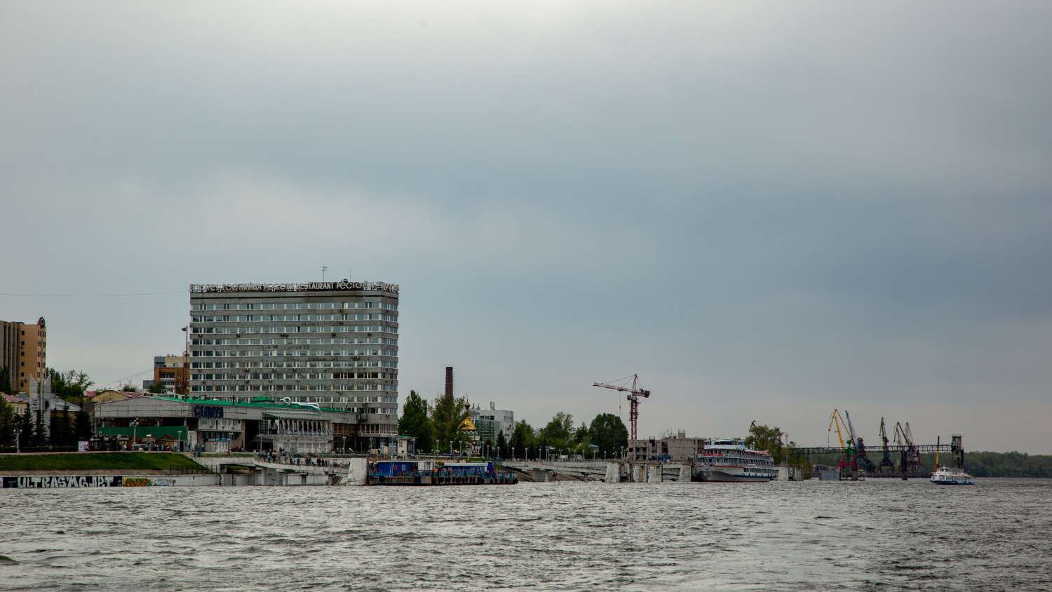 Самара, Улица Максима Горького, 82 (гостиница); Улица Максима Горького, 82 (речной вокзал)