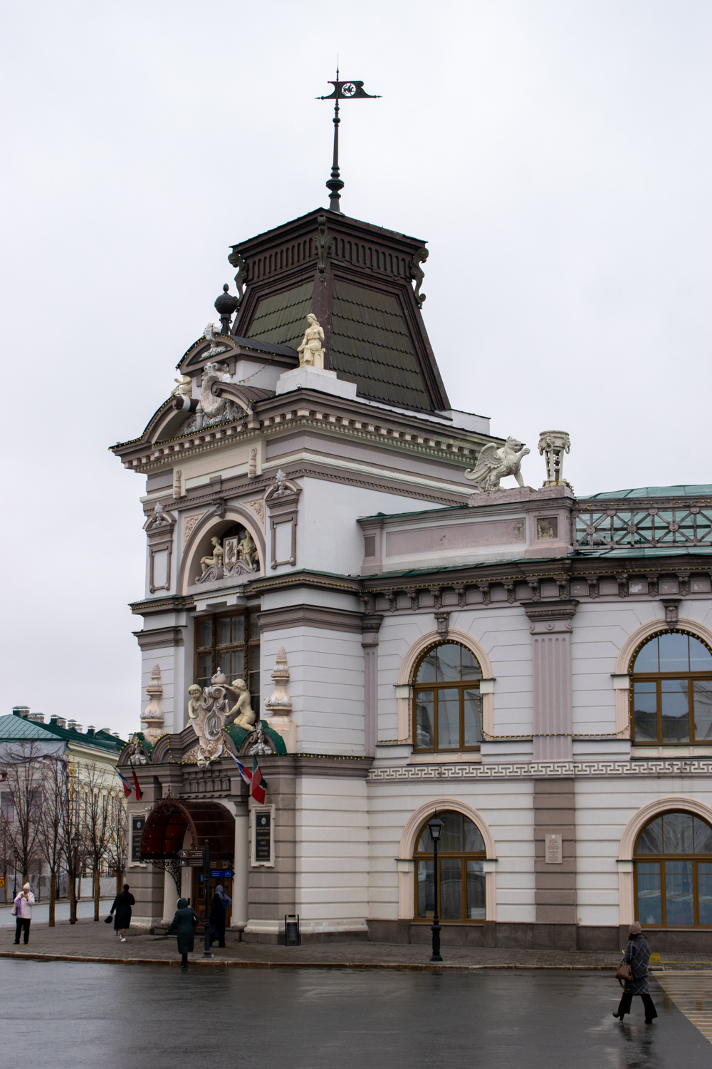 Kaasan, Кремлёвская улица, 2 / Улица Чернышевского, 6