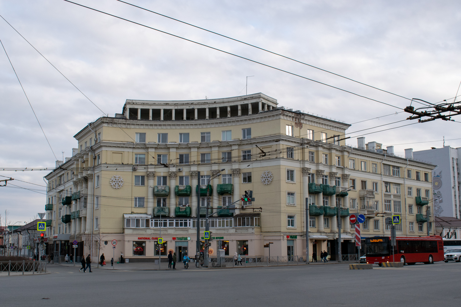 Казань, Улица Татарстан, 3 / Улица Шигабутдина Марджани, 2