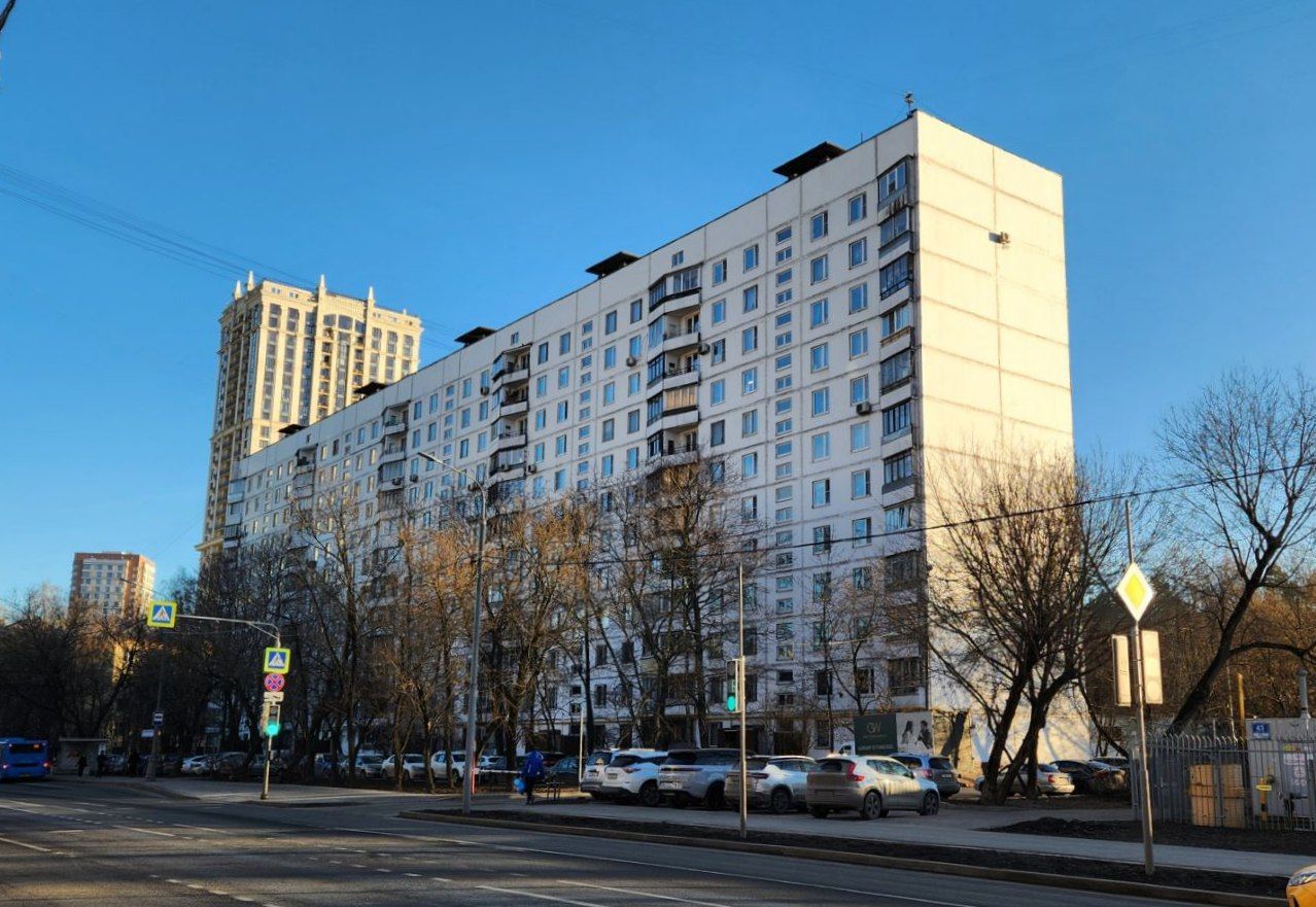 Москва, Улица Маршала Бирюзова, 43