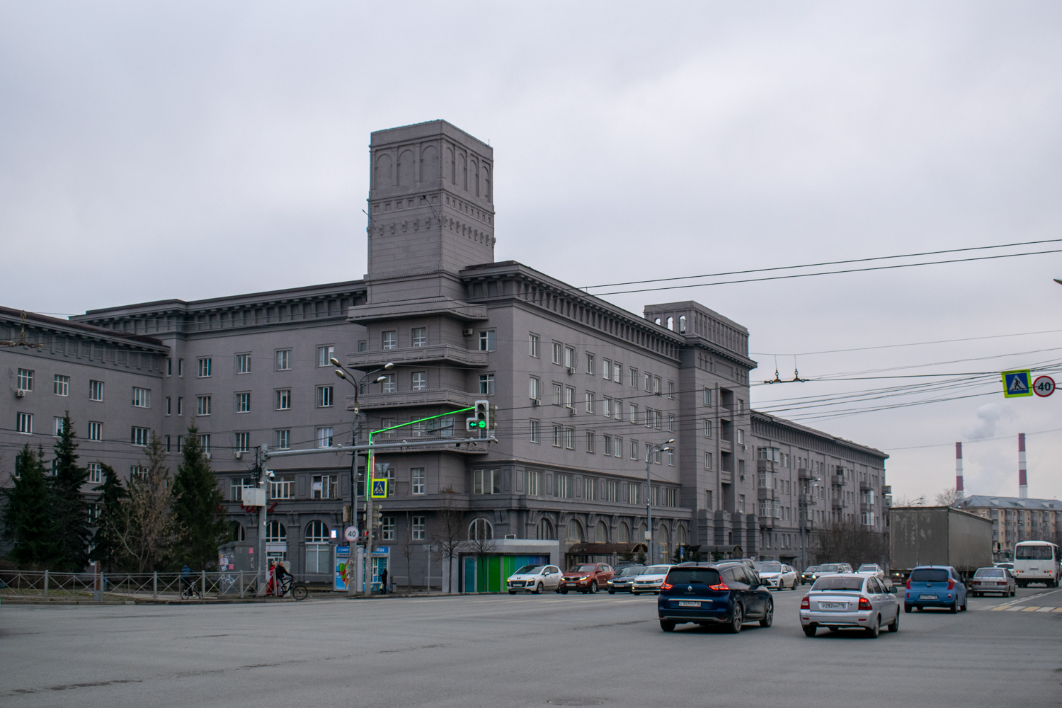 Казань, Улица Нурсултана Назарбаева, 35 корп. 1 / Улица Павлюхина, 98